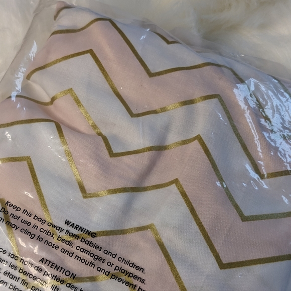 NWT Organic Cotton Chevron Crib Sheet - Picture 3 of 3